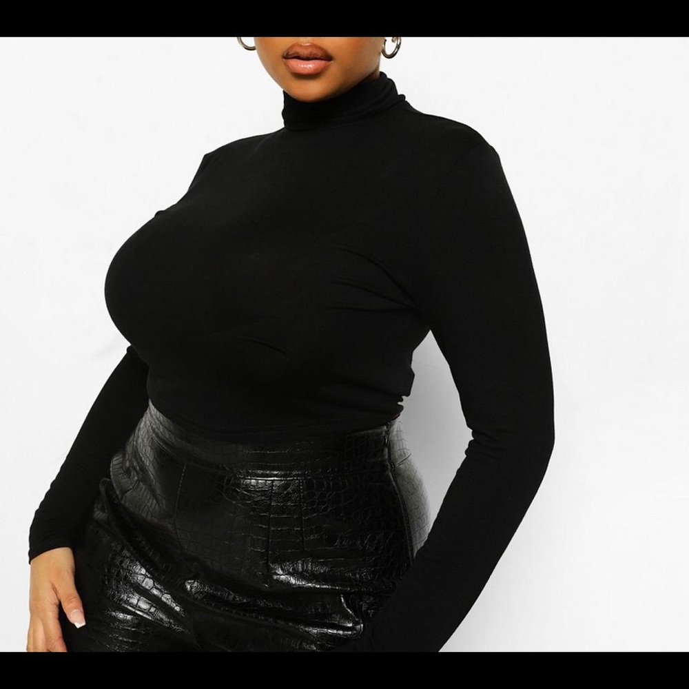 Black Long Sleeve Crop Top